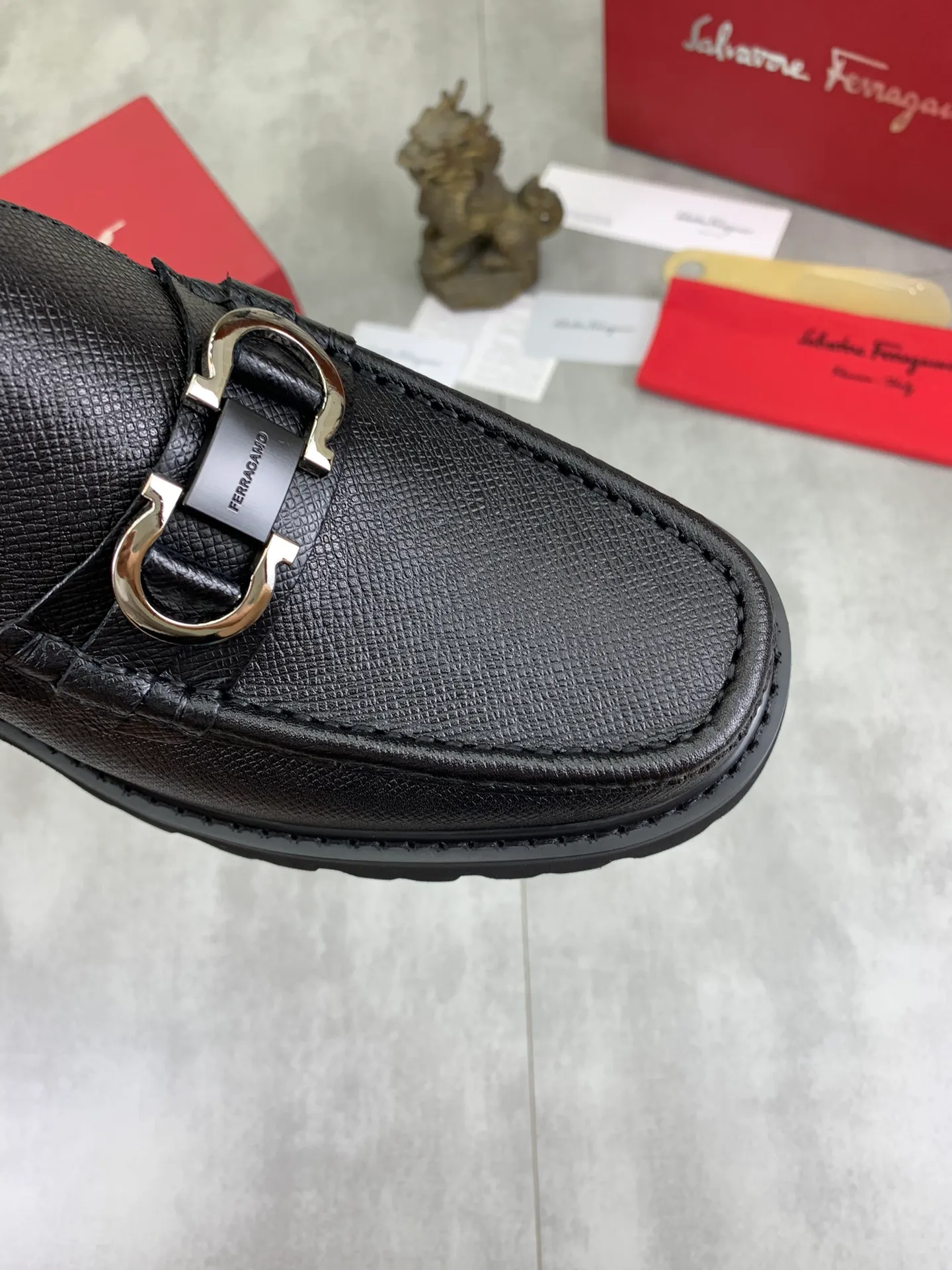 Men's Men's Shoes 💰P460💰[New Style] Water-dyed Niuli 🆘[Salvatore Ferragamo] Ferragamo's latest casual business leather shoes for men! Available at counters simultaneously! The fabric is made of specially imported original calfskin, the lining is made of imported water-dyed cowhide, and the original lightweight foam outsole is absolutely luxurious and leads the fashion trend. Matching code: 38-45; 4️⃣ colors available